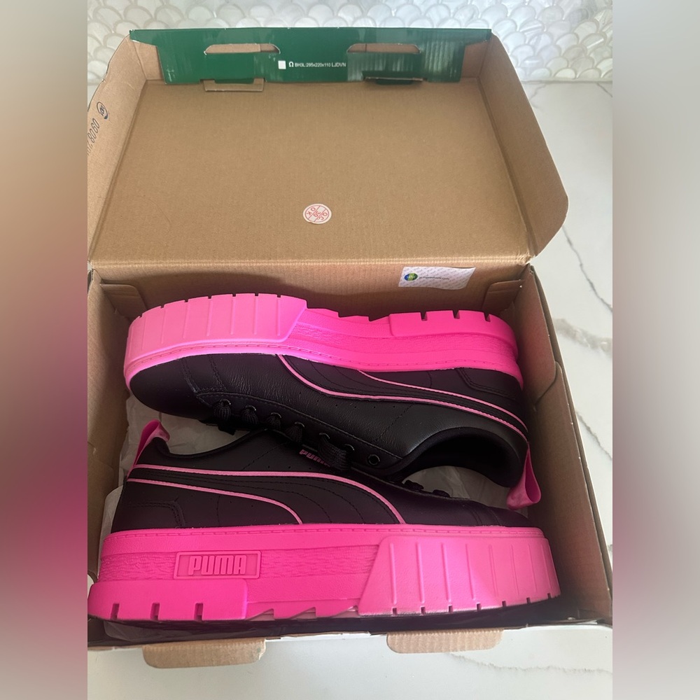 Puma Mayze 'Breast Cancer Awareness' Lace Up Platform Women’s Sneakers. Size 9